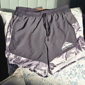 Nike Trail Dri Fit Stride 5" shorts sz M